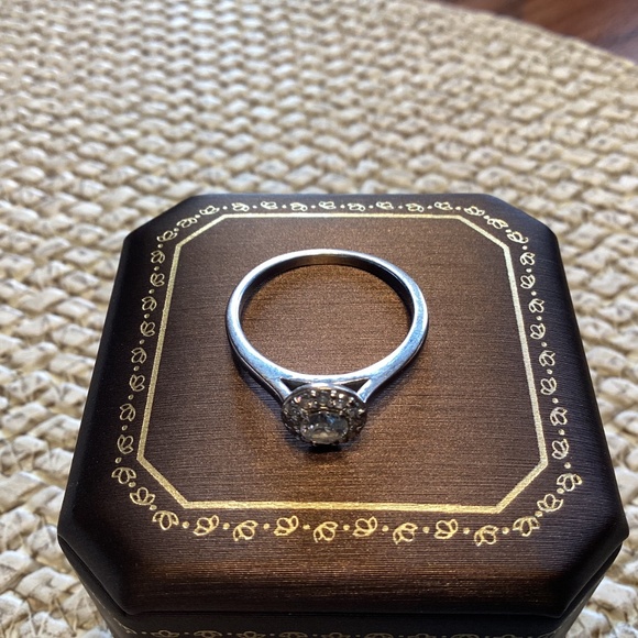 Beautiful Wedding Ring Set - Picture 7 of 9